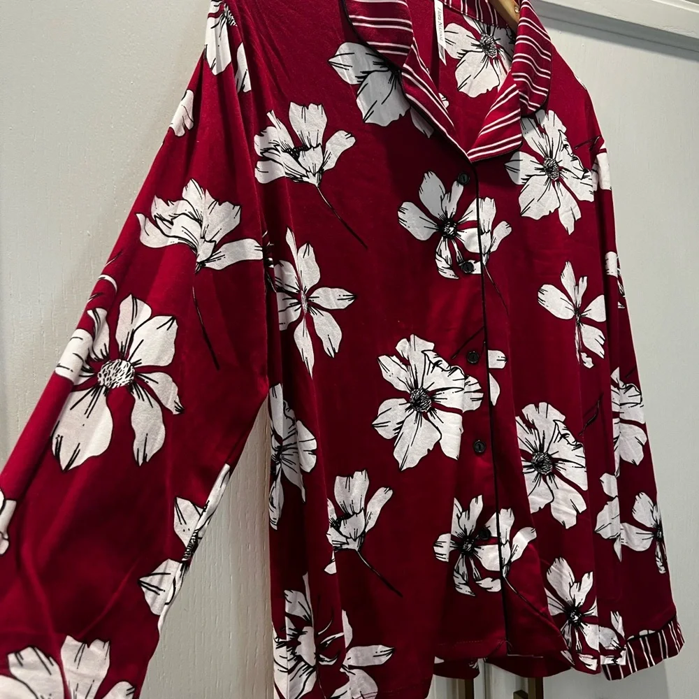 New Super comfy burgundy matching set pyjamas.Size L